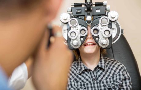 DR_35649263-eye-exam-top-left