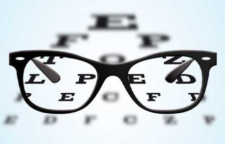 glasses_and_eye_chart-678×446-compressor